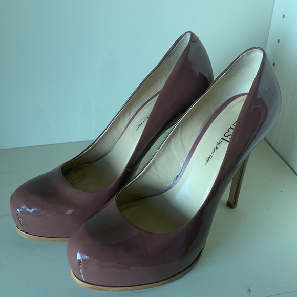 Woman’s leather shoe - Picture 7 of 7